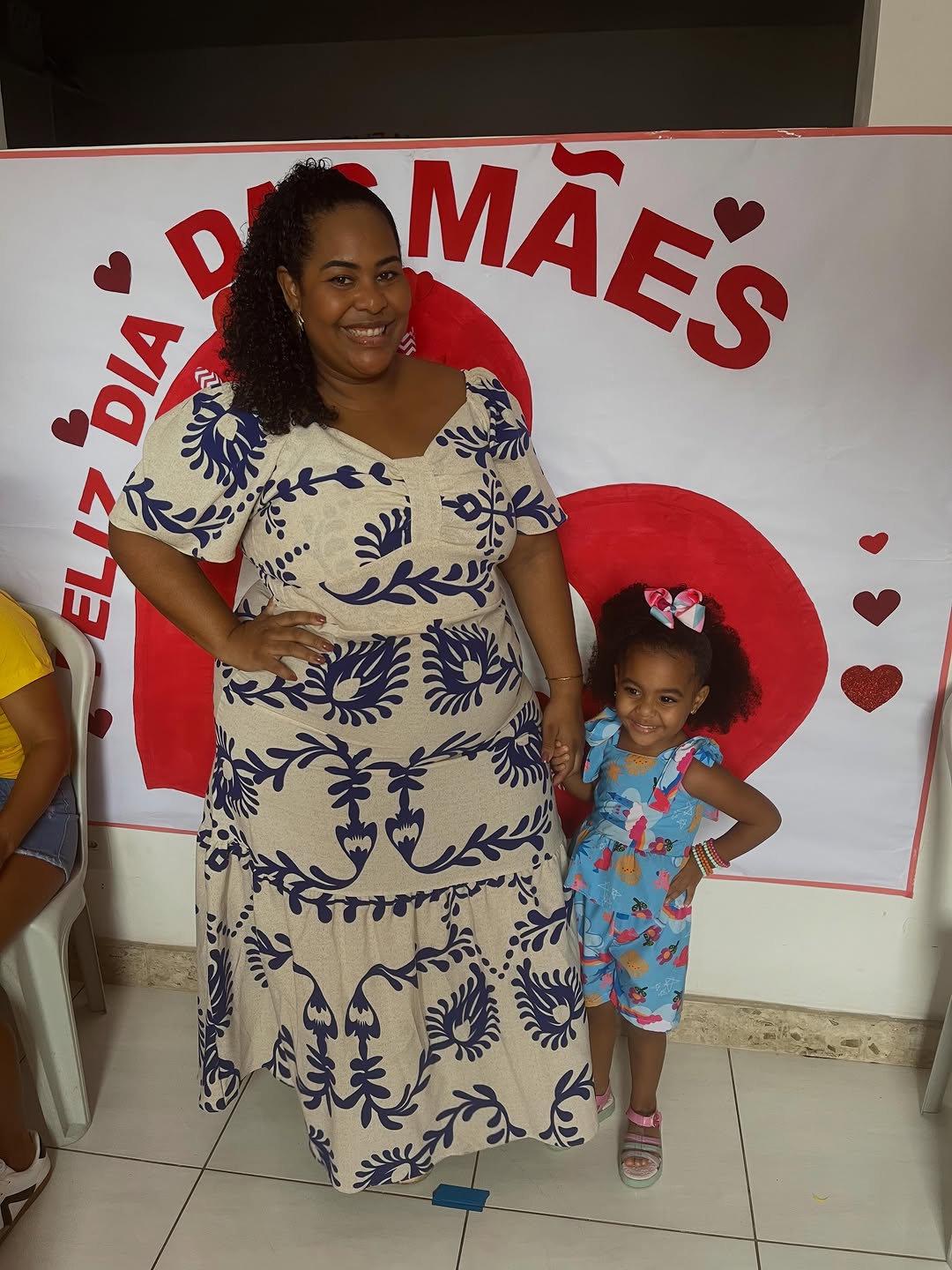 Família no evento de Dia das Mães da escola