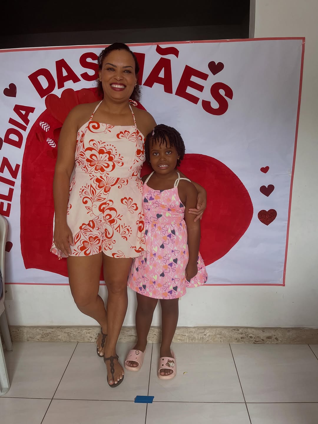 Mãe e filha em momento do Dia das Mães