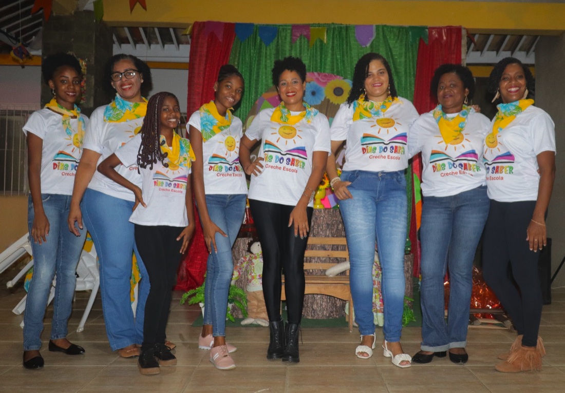 Equipe da Dias do Saber reunida na unidade Jardim Santo Inácio